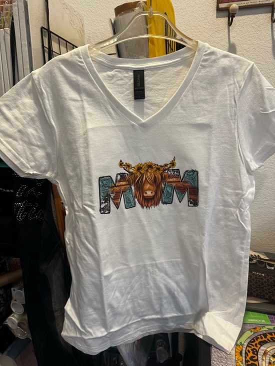Tops - White V-Neck Tee with Colorful 'MOM' Highland Cow Graphic